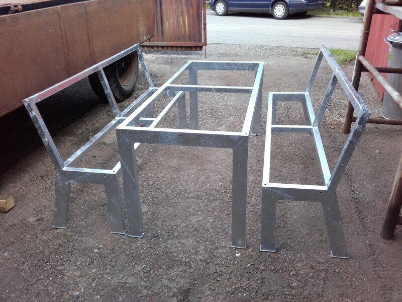 2016 Ocelova lavicka se stolem pozinkovana